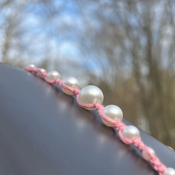 Handmade woven friendship bracelet pink with fake pearl beads - Picture 9 of 12
